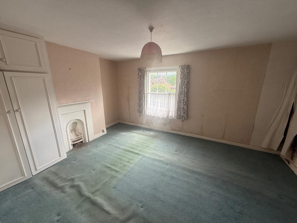Lot: 164 - MID-TERRACE HOUSE FOR REPAIR - Front Bedroom